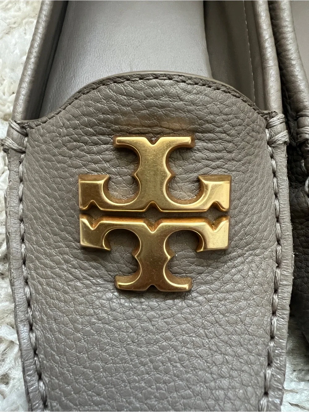 Like New— Tory Burch French Gray Leather Loafers with Gold Logo Accent Size 8